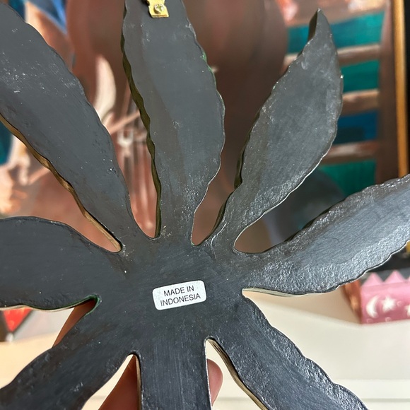 Handcrafted Artistic Green Leaf Decor Indonesia - Picture 4 of 10